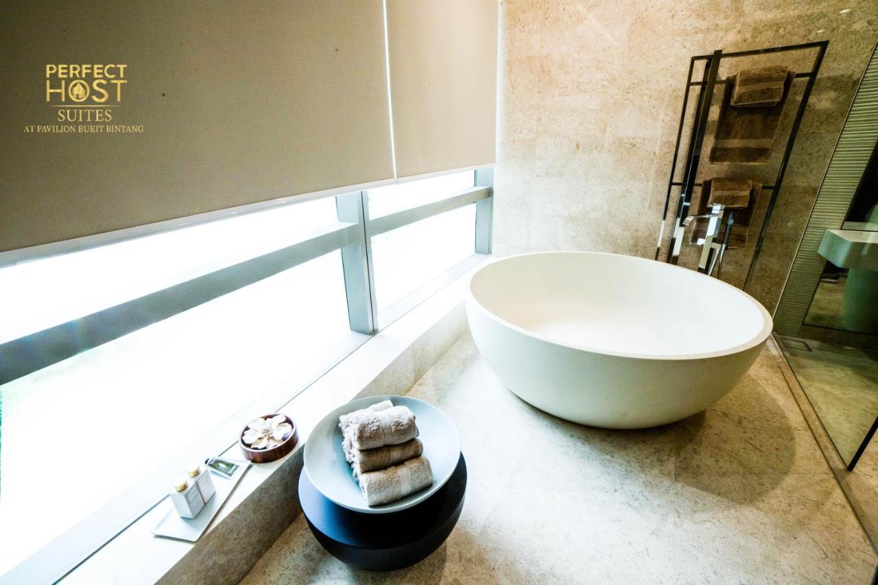 Ph Suites At Pavilion Bukit Bintang Kuala Lumpur Esterno foto Bathroom at the hotel