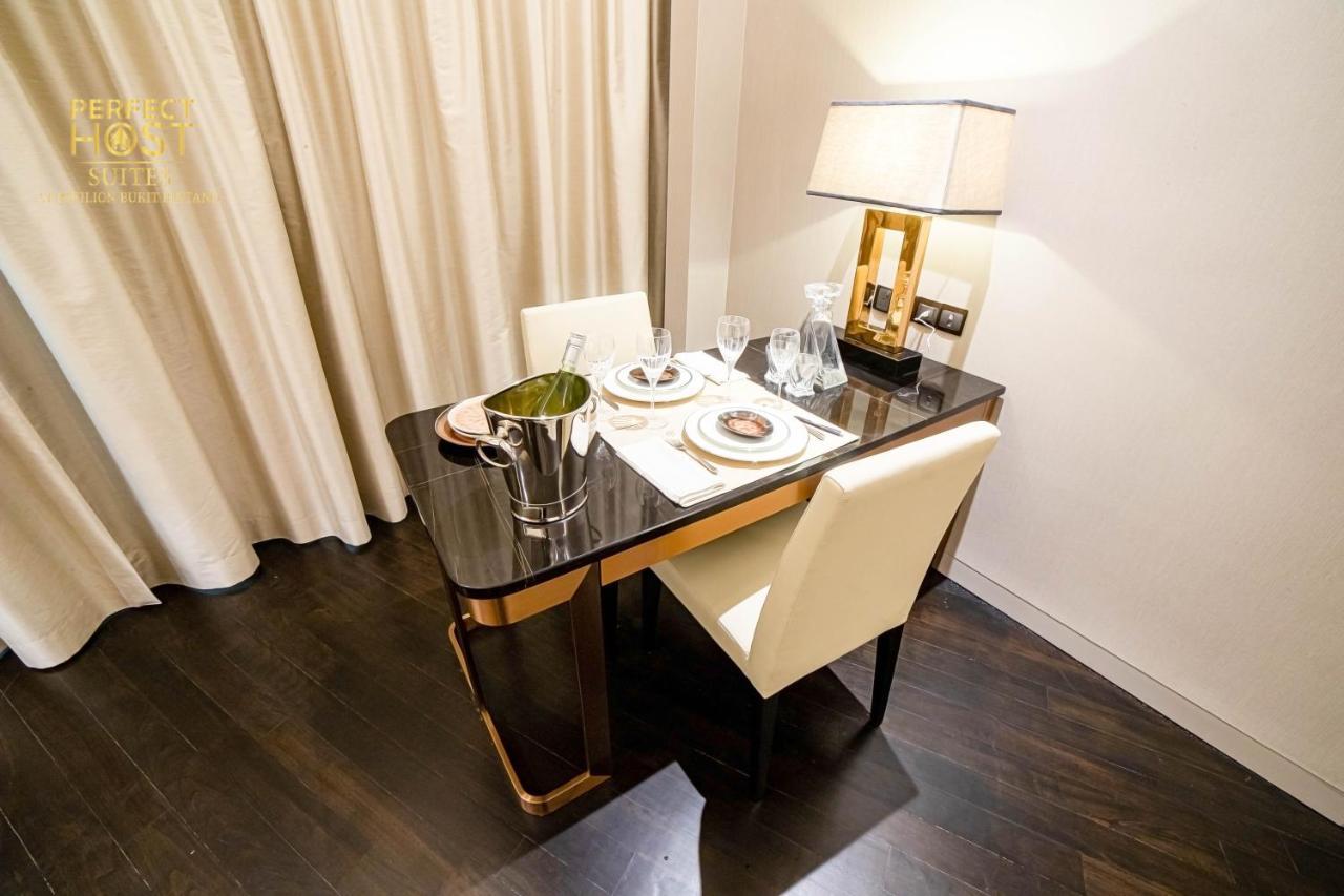 Ph Suites At Pavilion Bukit Bintang Kuala Lumpur Esterno foto A table in a hotel room