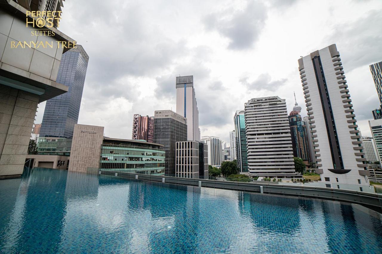 Ph Suites At Pavilion Bukit Bintang Kuala Lumpur Esterno foto The swimming pool at the 33rd floor of the hotel